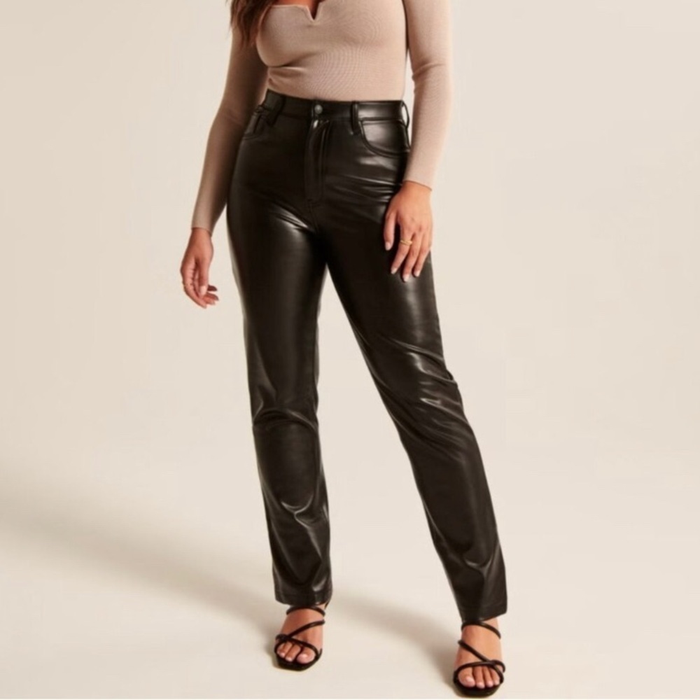 Abercrombie Curve Love Vegan Leather
90s Ultra High Rise Straight Pant, Size 4XS